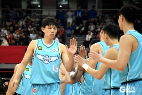 hth_青岛国信海天CBA稳住排名，杨瀚森内线表现亮眼(青岛国信海天男篮吧)